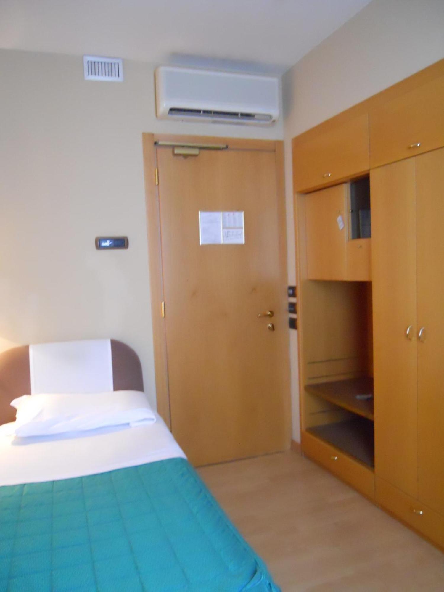 אורבינו Albergo Italia מראה חיצוני תמונה