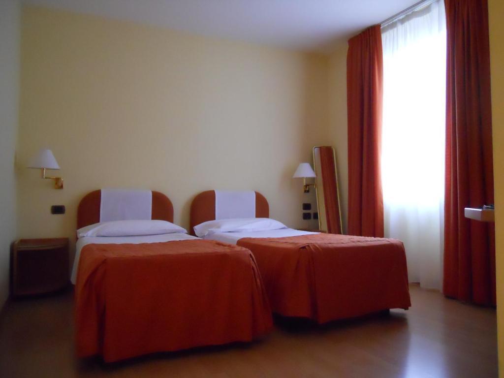 אורבינו Albergo Italia חדר תמונה