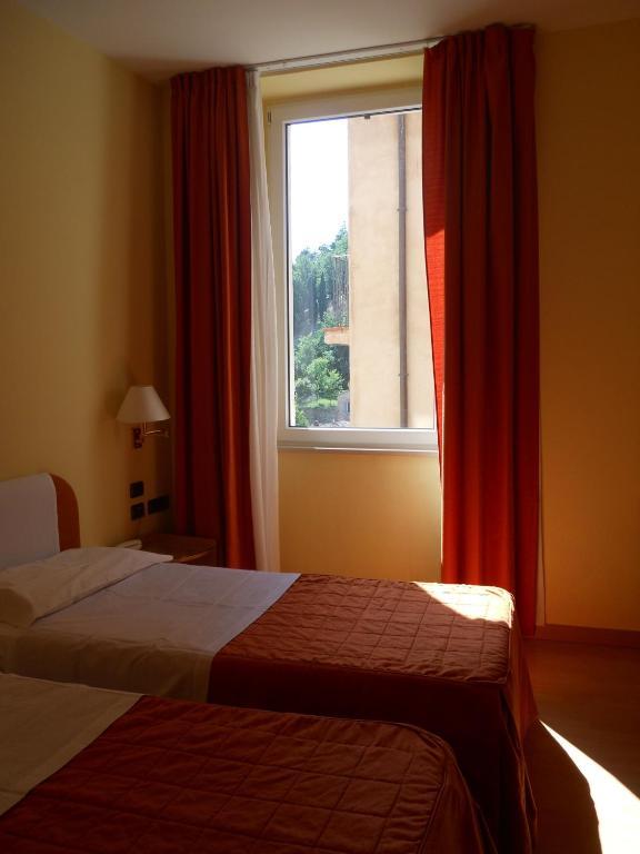 אורבינו Albergo Italia חדר תמונה