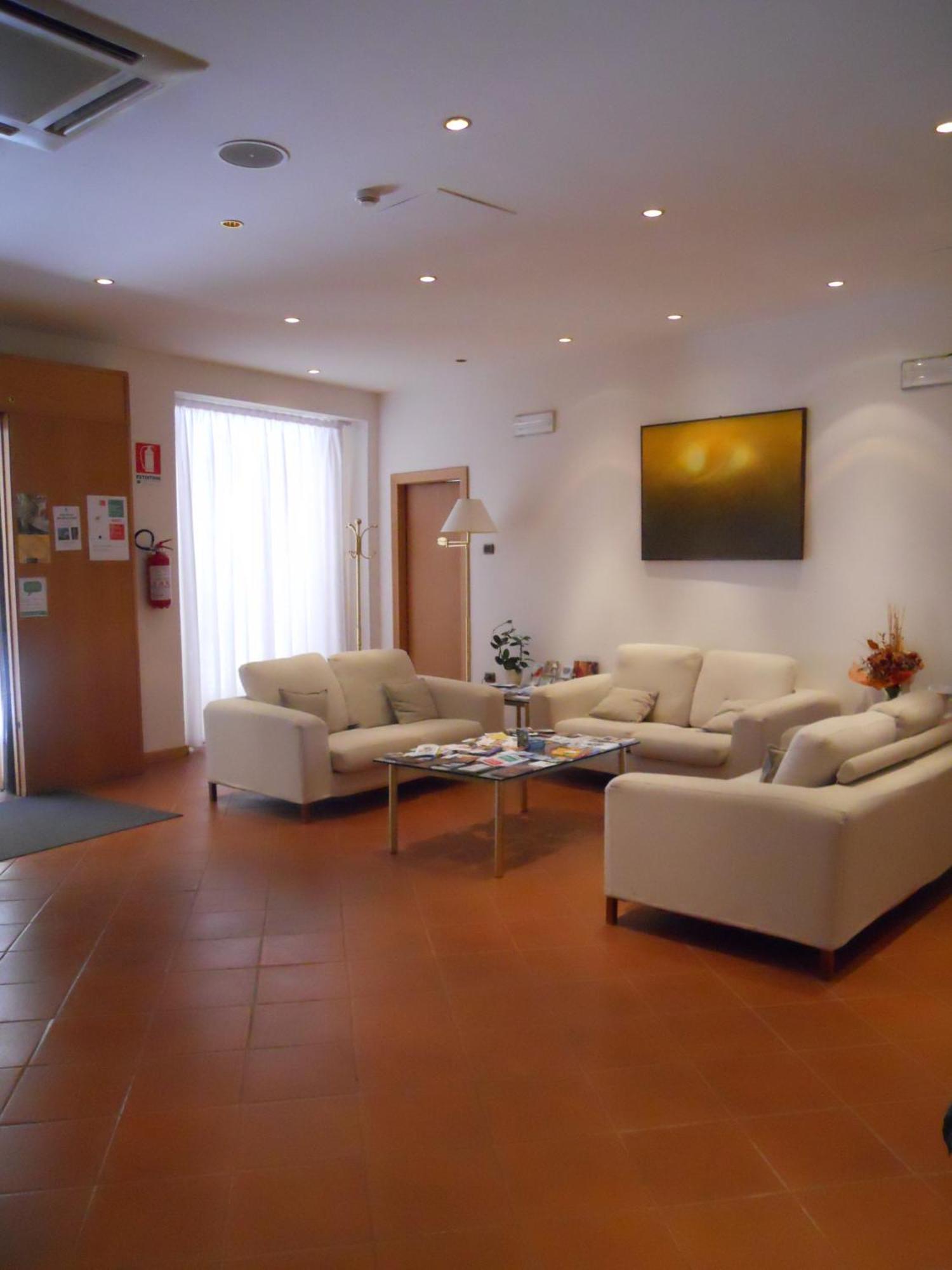 אורבינו Albergo Italia מראה חיצוני תמונה