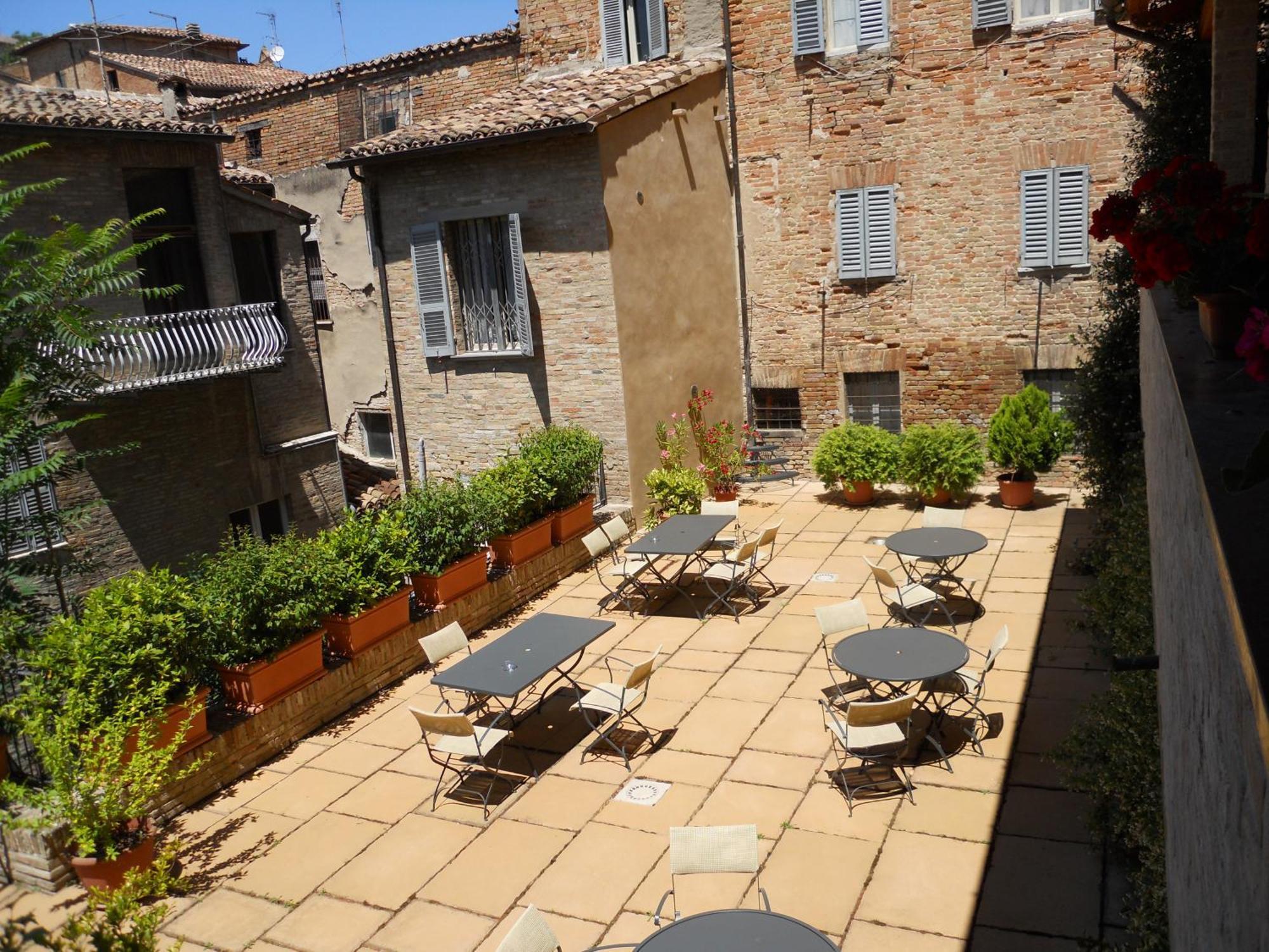 אורבינו Albergo Italia מראה חיצוני תמונה