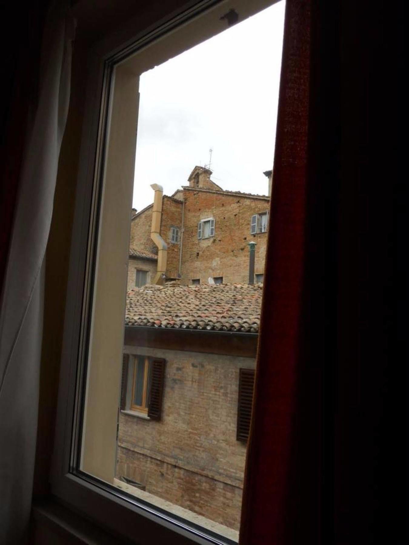 אורבינו Albergo Italia מראה חיצוני תמונה