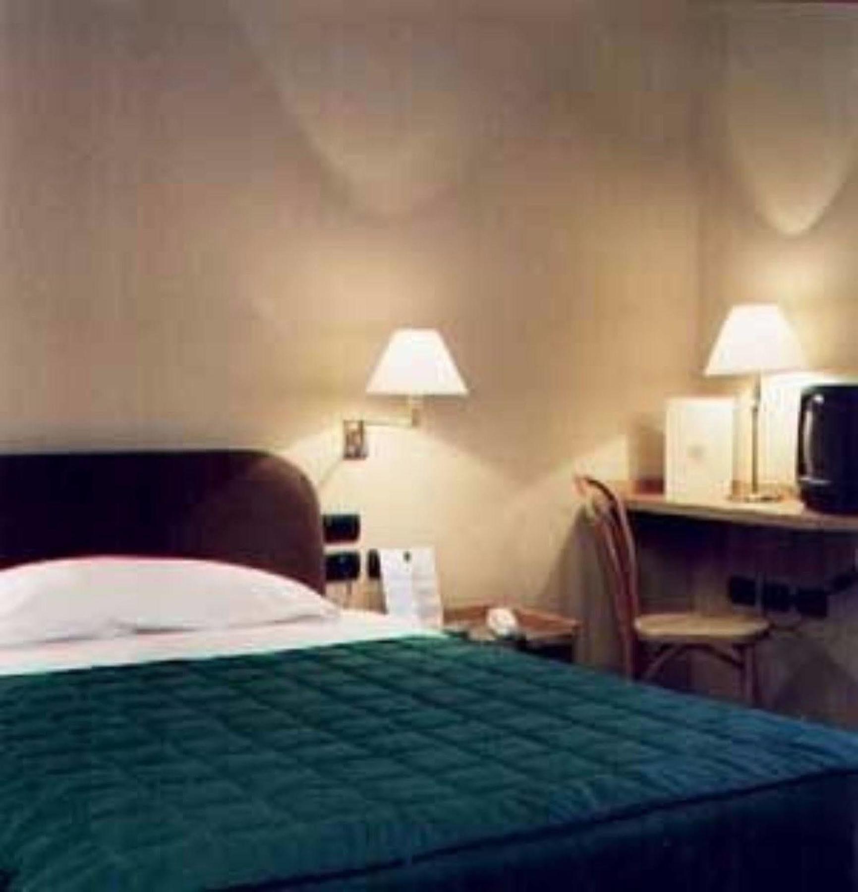 אורבינו Albergo Italia מראה חיצוני תמונה