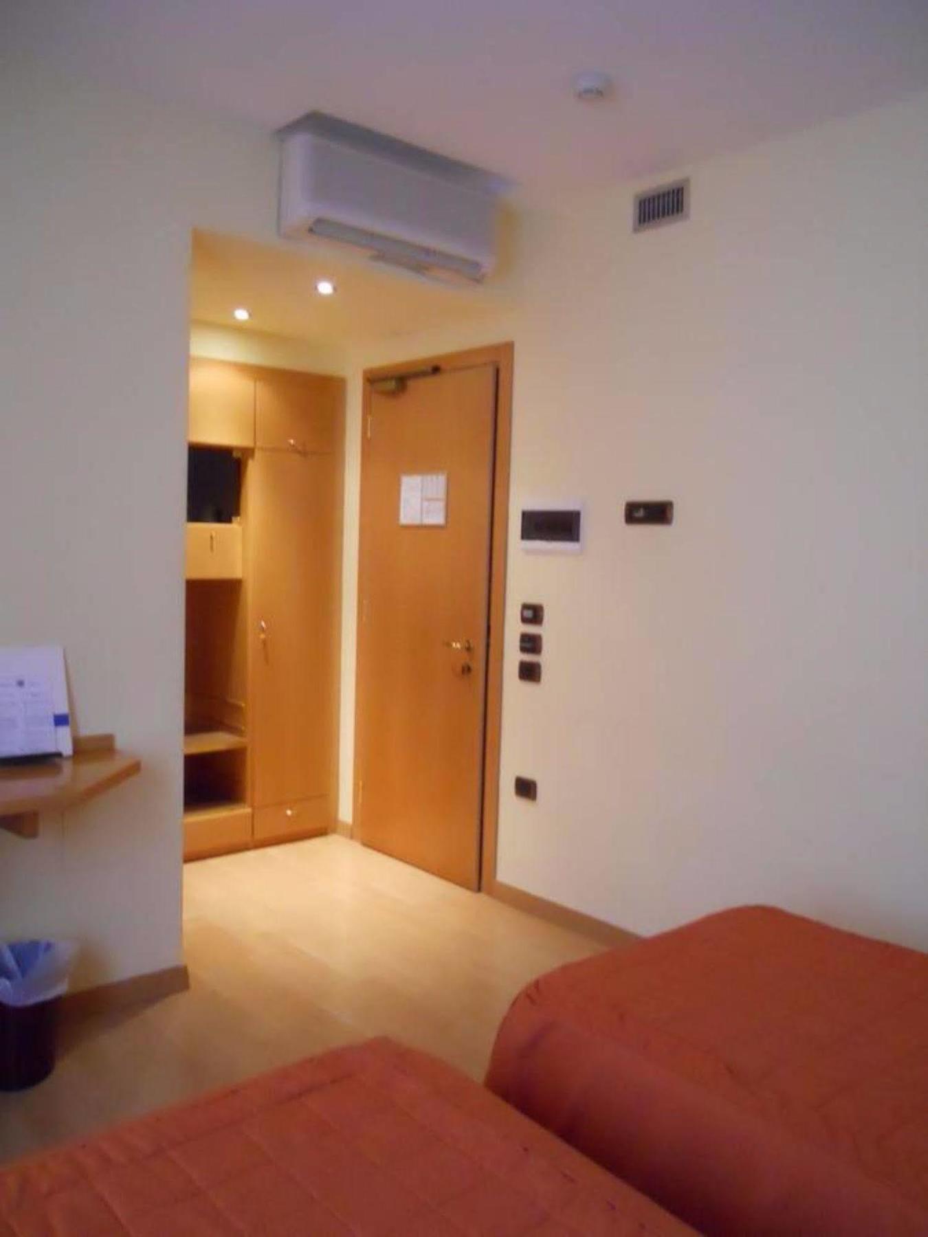 אורבינו Albergo Italia מראה חיצוני תמונה