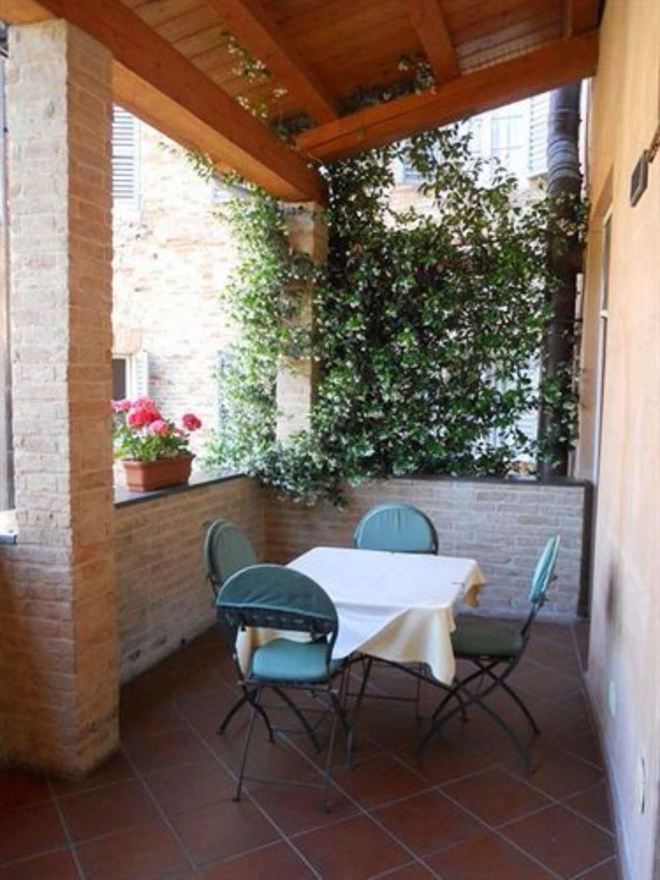 אורבינו Albergo Italia מראה חיצוני תמונה