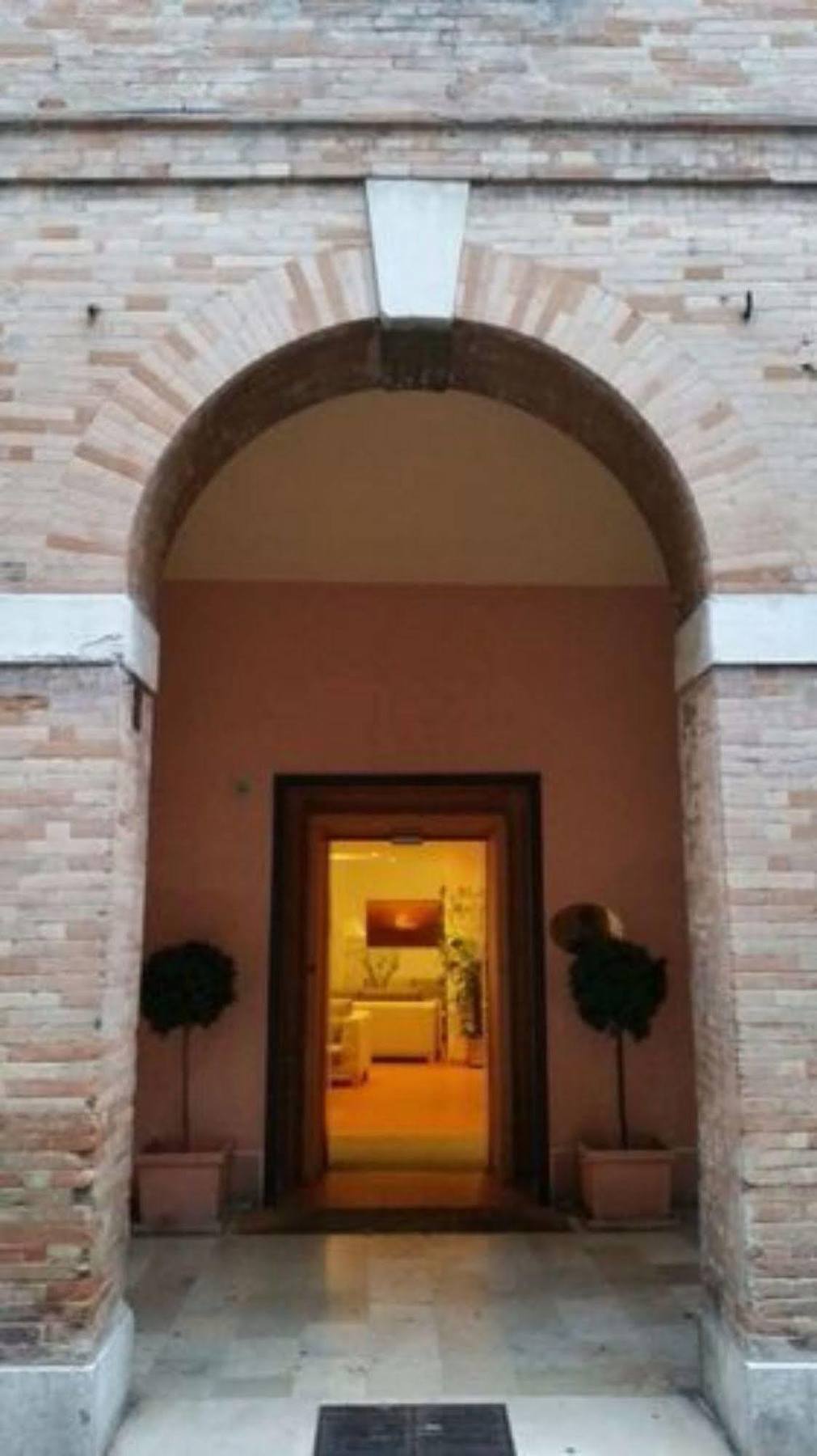 אורבינו Albergo Italia מראה חיצוני תמונה