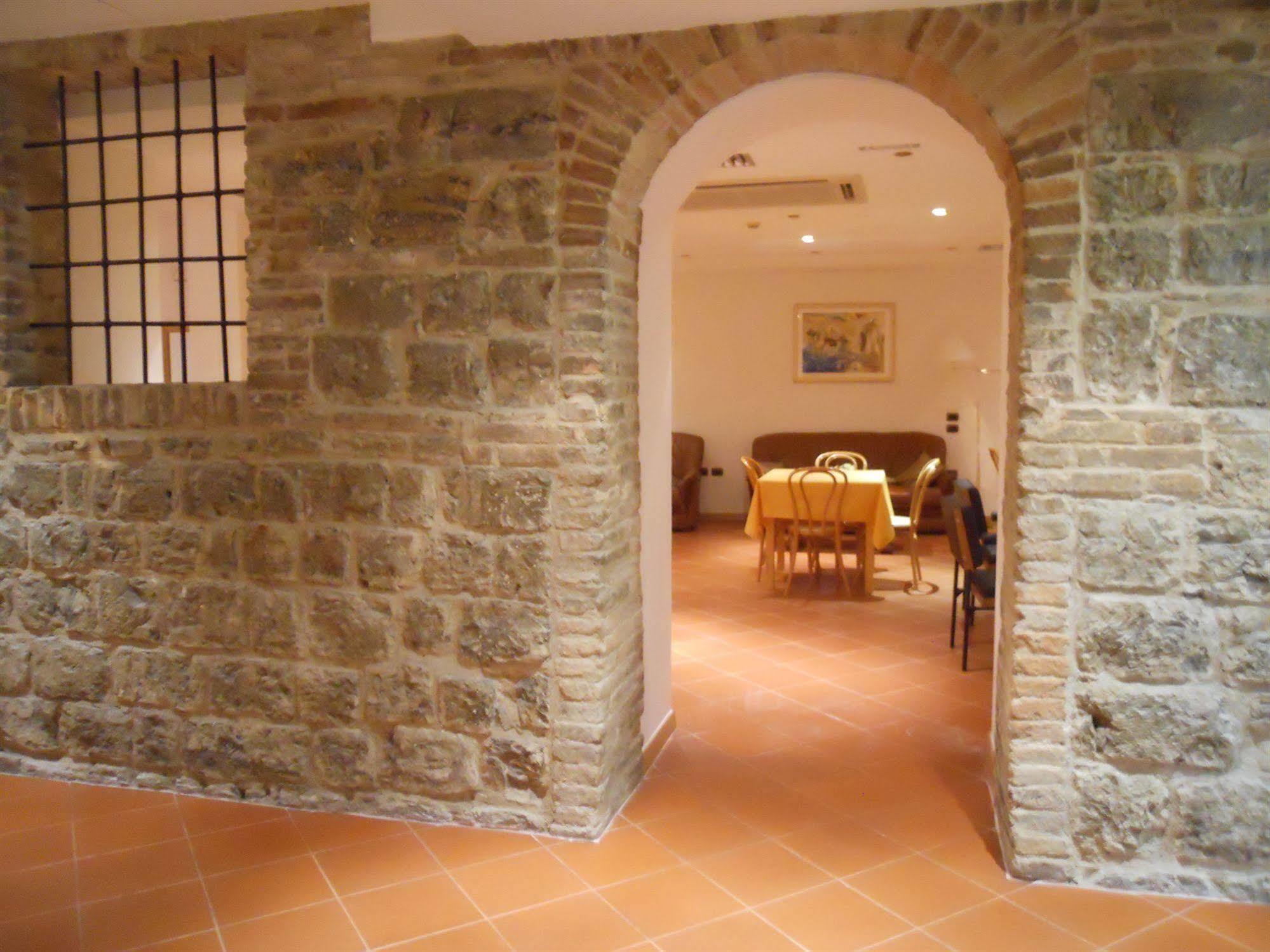 אורבינו Albergo Italia מראה חיצוני תמונה